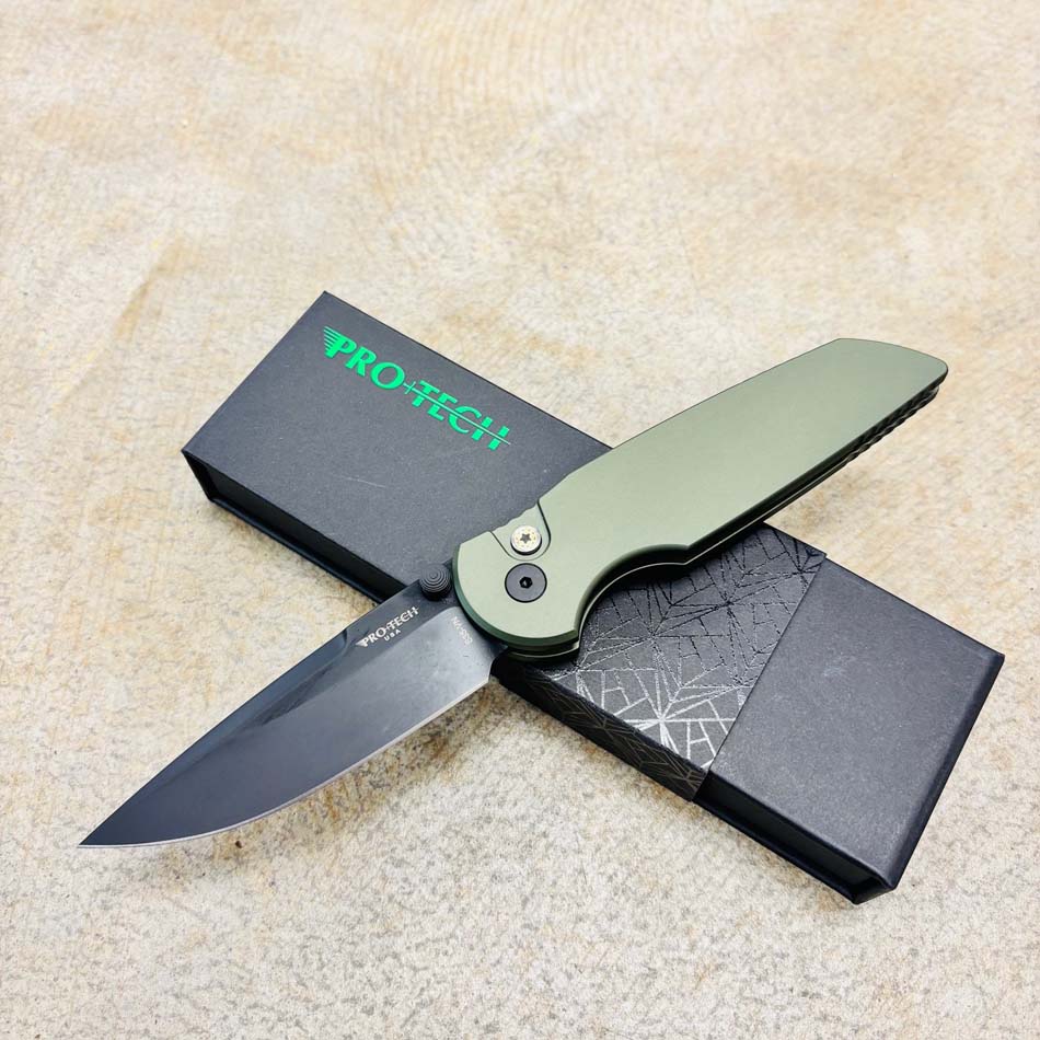 Protech 2025 Blade Show TEXAS INT.1 TR-3 Integrity Thumbstud Manual, DLC S35VN 3.5" Blade, Solid Green Handles Knife #3 of 120 Protech 2025 Blade Show TEXAS INT.1 TR-3 Integrity Thumbstud Manual, DLC S35VN 3.5" Blade, Solid Green Handles Knife #3 of 120